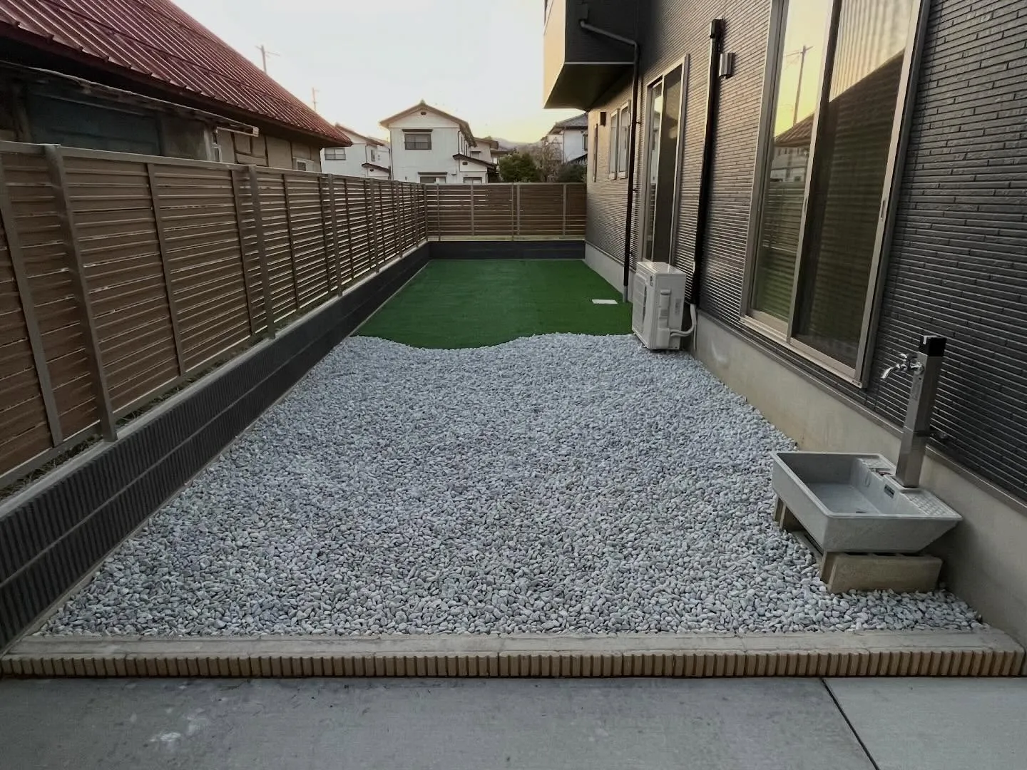 外構工事 人工芝 砂利 フェンス